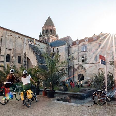 Les Chambres De L'Abbaye Saintes Exteriör bild