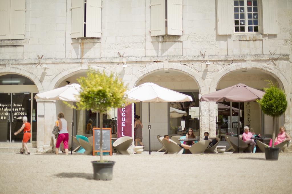 Les Chambres De L'Abbaye Saintes Exteriör bild