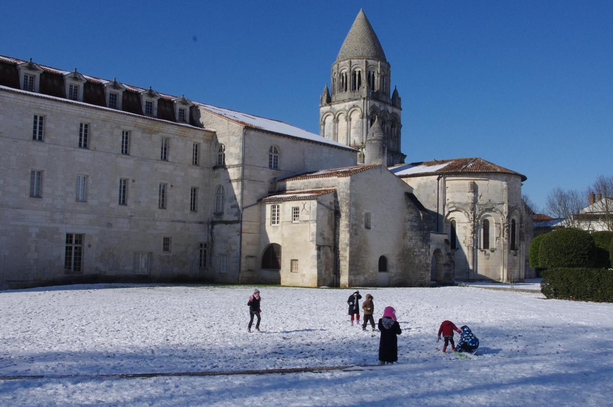 Les Chambres De L'Abbaye Saintes Exteriör bild