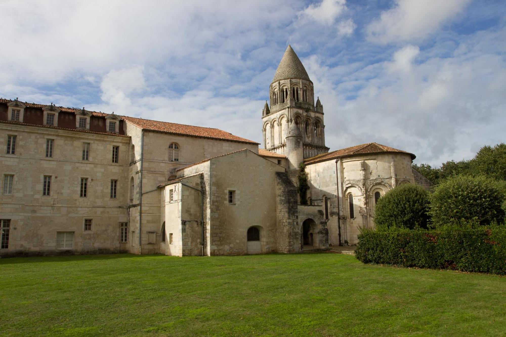 Les Chambres De L'Abbaye Saintes Exteriör bild