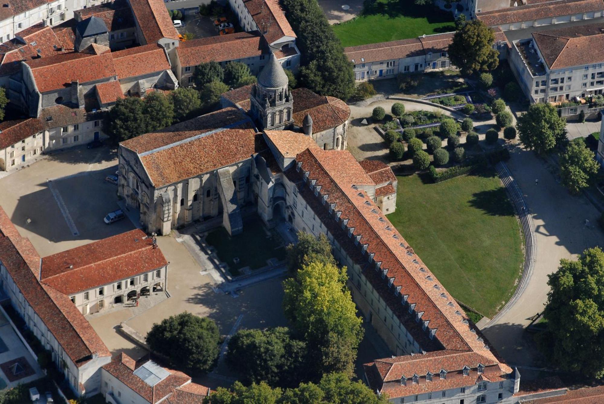 Les Chambres De L'Abbaye Saintes Exteriör bild