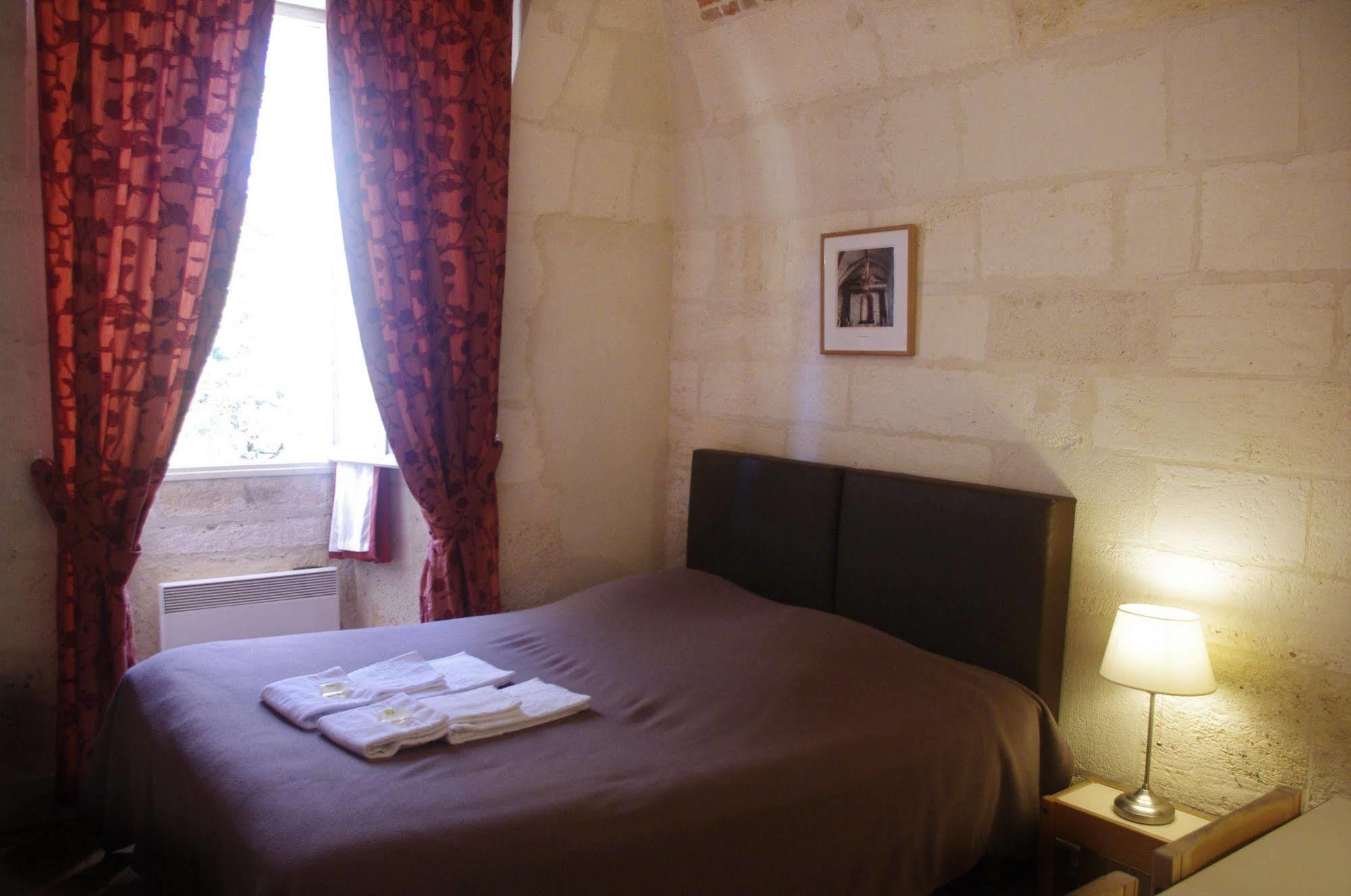 Les Chambres De L'Abbaye Saintes Exteriör bild