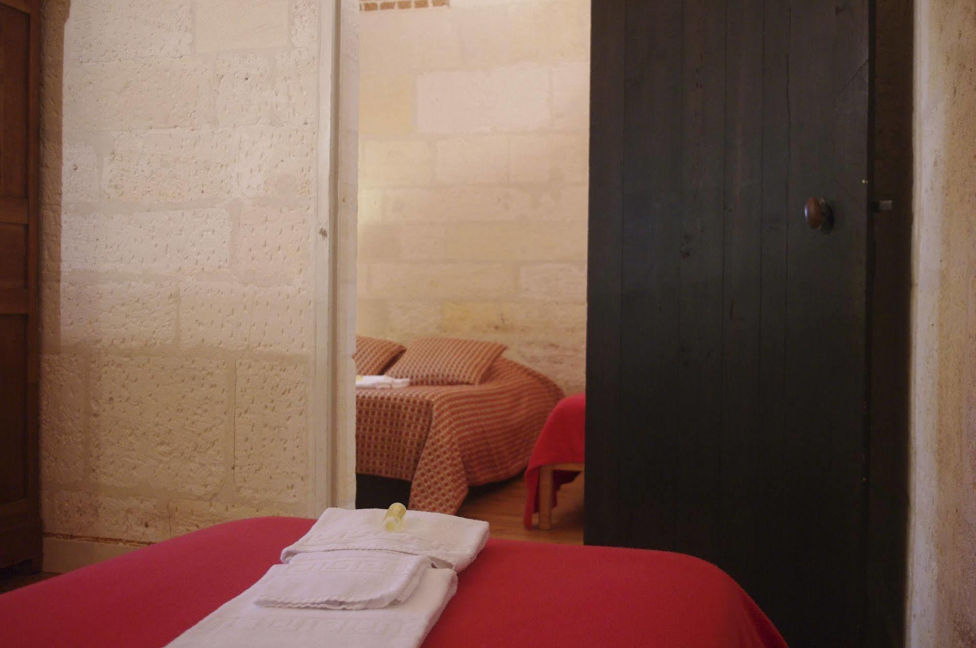 Les Chambres De L'Abbaye Saintes Exteriör bild