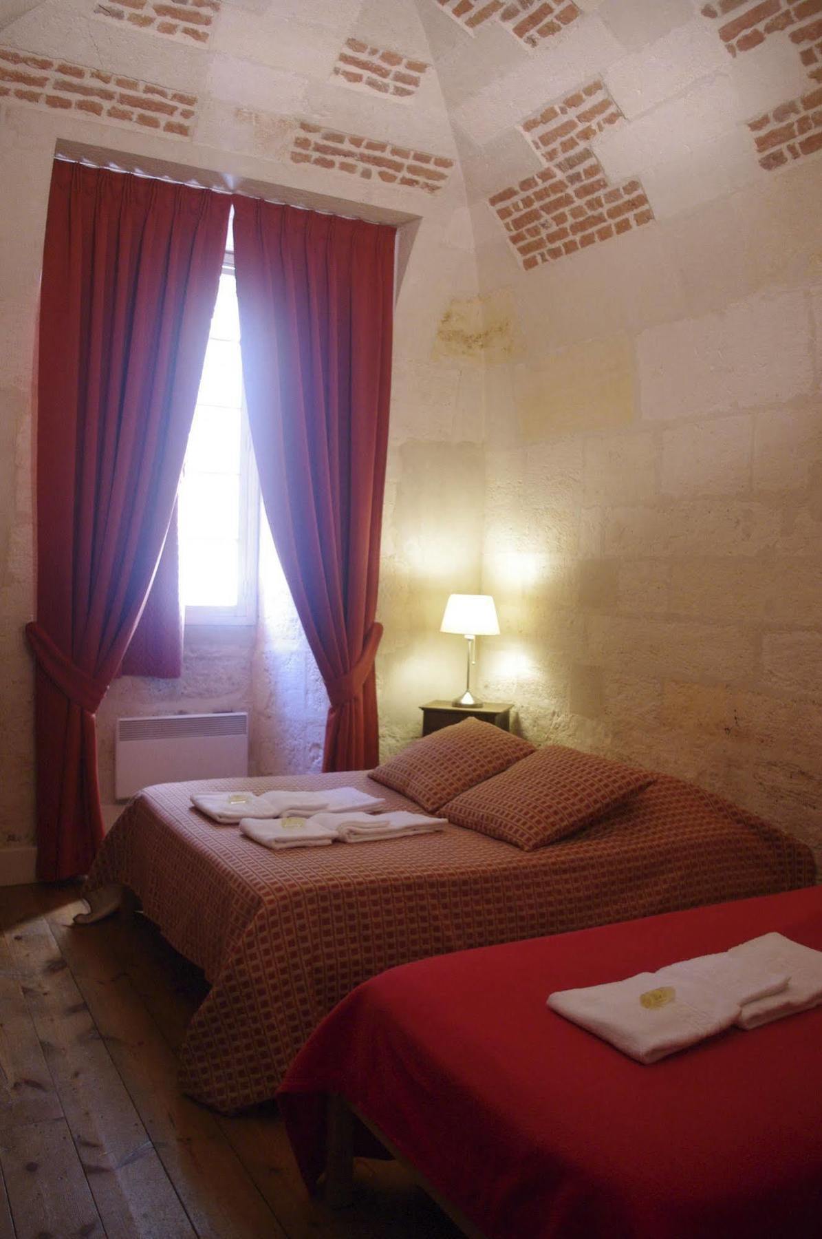 Les Chambres De L'Abbaye Saintes Exteriör bild